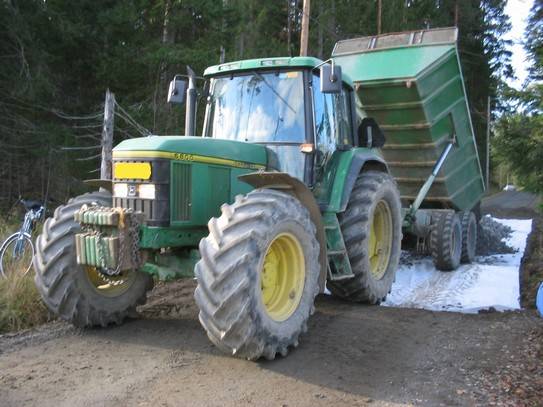 JD ja kärry
Avainsanat: John Deere