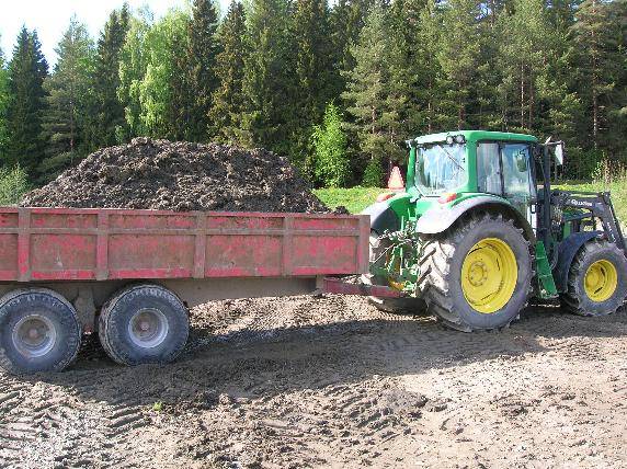 JD6420 ja maanajo kärri
maita ajamassa
Avainsanat: jd, jontikka