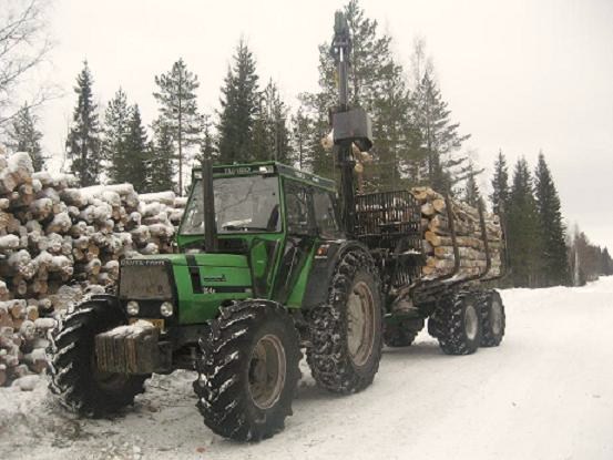 deutz fahr+mehtäkärry ja kronos 5010
puun ajoa
Avainsanat: deutz fahr kronos metässä