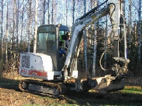 bobcat 331E
Piti vähän kouluttaa tulevia kuskeja =)
Avainsanat: bobcat