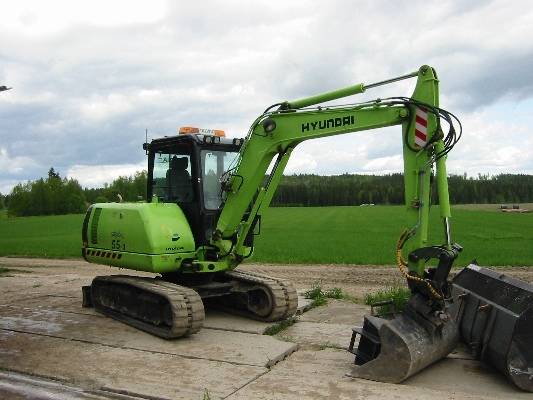 Hyundai r55-3
Tollanen tuli hankittua tuossa keväällä. Kai sillä ainakin matoja kaivaa jos ei muuta.
Avainsanat: Hyundai r55-3