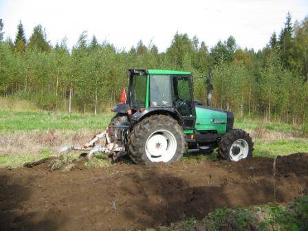 Sisu Valmet 365 ja Värtsilä

