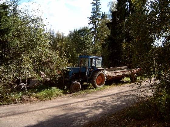 6syl major
kyläsepän tekemä hytti. tehoa n.100hv
Avainsanat: major