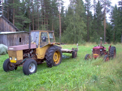 valmetit 702 ja 33 d
Harraste koneet kotipaikalta 702 ja 33d kumpikin työkuntoisia.Maalia ym pientä huoltoa kaipaa kumpikin kun aikaa riittää.
Avainsanat: valmet 702 33d