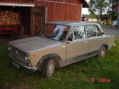 lada 1200l
urheiluauto itärajan takaa, parempaa ei oo (huomaa tyylikas kaks väri maalaus!)
