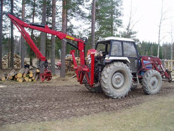 Leyland 472 + mettäkoura (takavinkkeli)
Avainsanat: Leyland