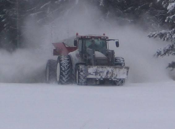 valtra pellolla
talvi
Avainsanat: pelto