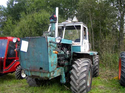 Neuvostoliittolainen traktori
Jokin NL:ssä valmistettu traktori, luultavasti 50-luvulla tehty. Kuva otettu Hyvinkään "Rauta & Petrooli"-näyttelystä. Omistaja M. Helin
