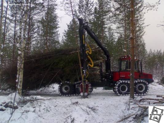 Valmet ja Hassen 250 energiakoura
Vähän isompaa kuormaa ja koura on sit itse tehty ;)
Avainsanat: valmet energiakoura hassen