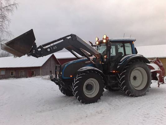 Valtra T171 ja Huki
Lisää lunta odotellessa..
Avainsanat: Valtra