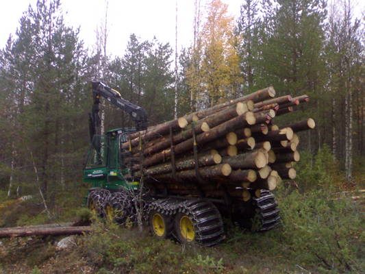 timberjack 810B
ajelinpahan tukkia 810:llä
Avainsanat: Timberjack