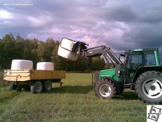 Valtra Valmet 6550 ja Rysky
Paalien ajoa
Avainsanat: Valtra Valmet 6550