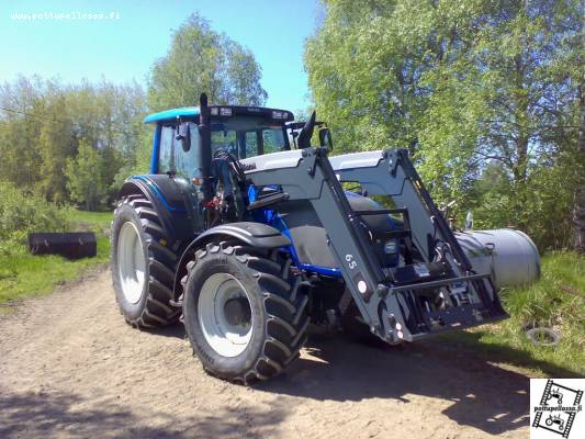 Valtra T171 Advance
Tuoreena pihalla. Tankkaamaan ja menoksi.
Avainsanat: Valtra