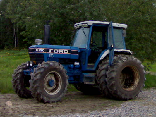 Ford 8210
