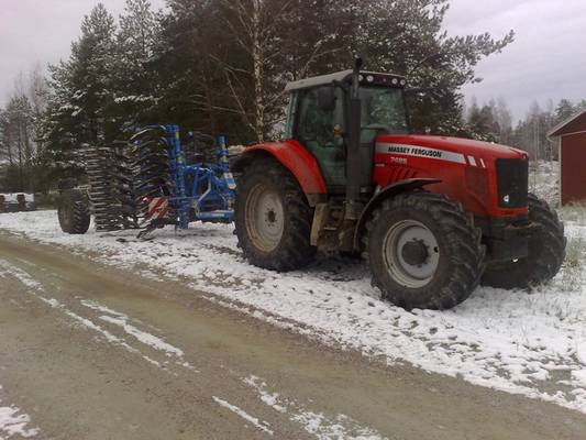 Massey Ferguson + Lemken
lemkenin uus lautasmuokkain (4m)
Avainsanat: lemken