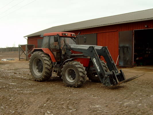 maxxum 5130
etukuormain paikoillaan
Avainsanat: caseih maxxum