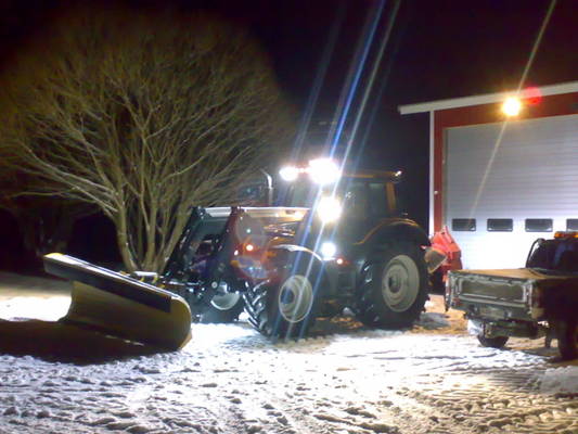 Valtra n 141
 Vähän Xenon valoo... 5 paria eteen ja 2 paria taakse
