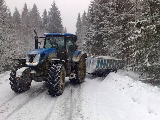 T7040 maakärrin kans ojassa
Hyvä Traktori, Huono kelekka
Avainsanat: kelekka