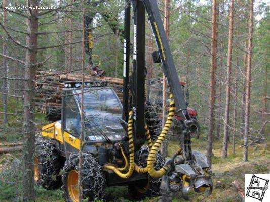 sampo 1046 ja valmet 838 harvennus työssä hyrynsalmella
