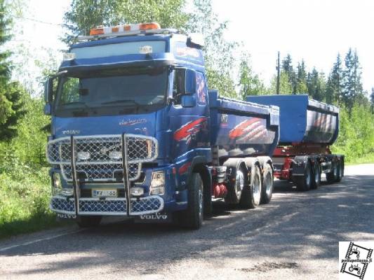 Volvo FH 16 ja uusi kasetti
Meidän uusi volvo ja kasetti ja molemmissa jo kaikki teipitkin
Avainsanat: Volvo Fh16 kasetti