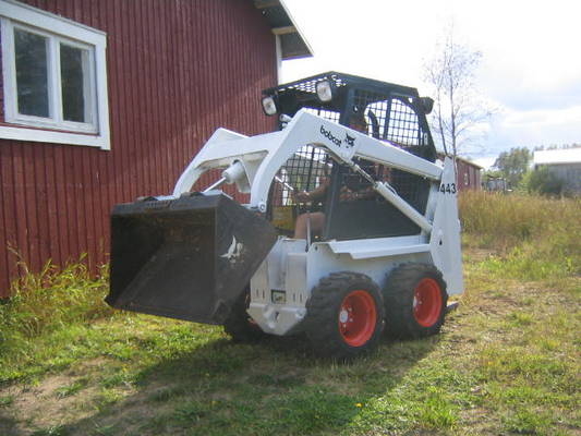 Bobcat 443
kubotan rieselillä
Avainsanat: Bobcat 443