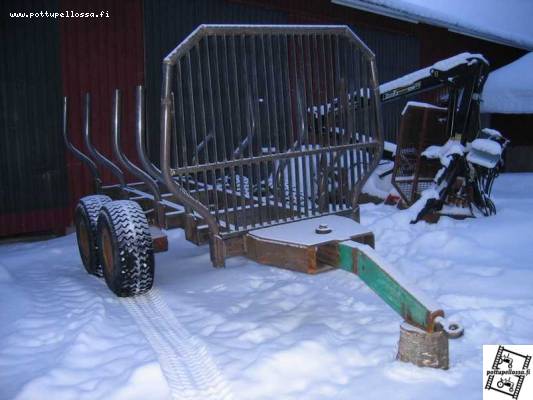 Metsäkärri 2006
Metsäkärrin rakennusta.Tempon teli.
Muut tehty ite metri tavarasta.
Avainsanat: Kyntäjä