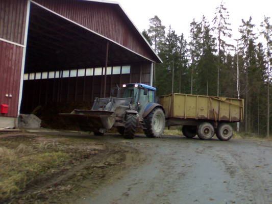 Valtra C150 ja ryssäläiset
Paska ajos.
Avainsanat: Valtra C150