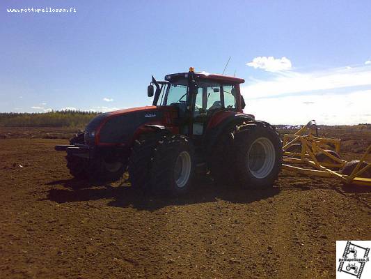 Valtra T170
Tollasella tullu käänneltyä
Avainsanat: Valtra T170