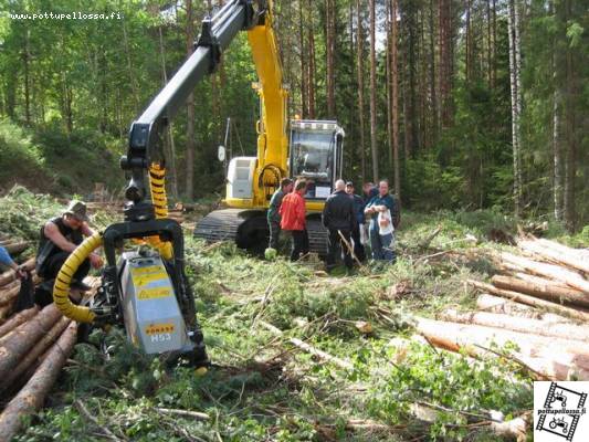 New Holland ja Ponsse yhdistettynä
Telakaivurin soveltuvuudesta suomalais metsiin voi olla ainakin kahta mieltä...
