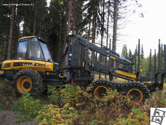 Ponsse Elk
Hirvi ponsse naamioitunut ampiaiseksi näin hirven mehtuu aikaan...
