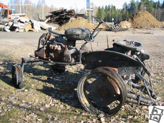 valmet 20
varaston palossa tuhoutui myös weteraani traktori
