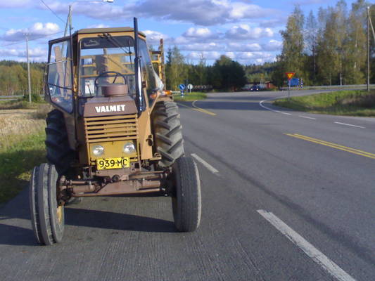 Valmet 602
vm-79, Tulossa kotiin Orimattilasta. Lusin kohdalla piti valmetin pitää hengähdystauko 90 km ajettuaan
