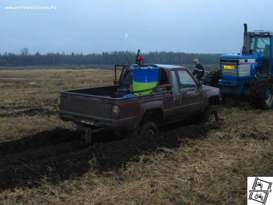 hilux 4x4
maanäytteden keräilyä
