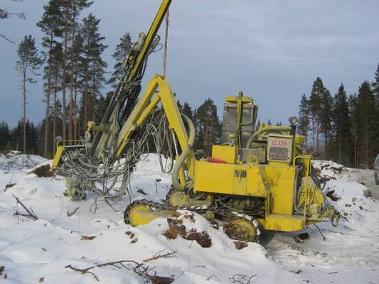 Pienempi Atlas
Pienempi atlas, mutta kyllä silläkin reijän kallioon tekee ennemin kuin käsiporalla.
