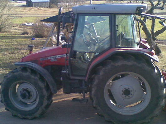 massey ferguson 4255
siinnä yksi meidän massikoista
Avainsanat: massikka