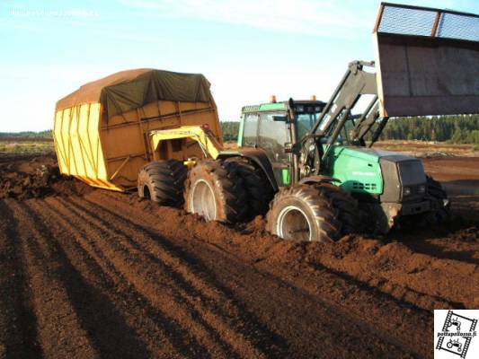 Valtra 8550ht Upoksissa
Viime Kesältä lisää kuvia , ja tiedoksi levy on sitä varten ylhäällä et hinausta ootellaan :P
Avainsanat: Valtra