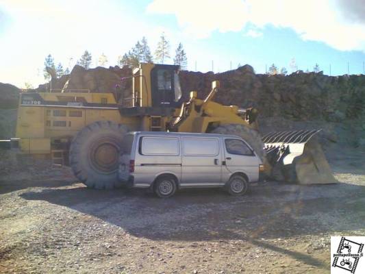 komatsu wa700
lumiahon kone kuhmossa arolan louhoksessa.
