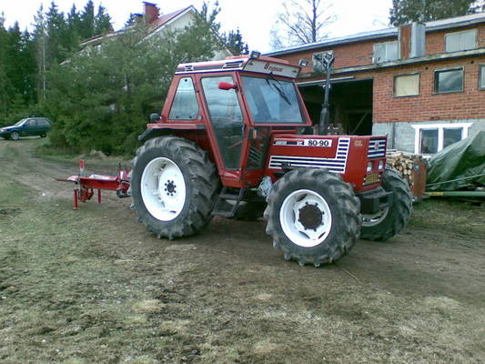 fiatagri 80-90
fiat ja hakki-pilke hydrauli halkaisia
Avainsanat: 80-90