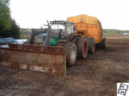 Valtra 8550 -99
Parkissa
Avainsanat: Valtra 8550