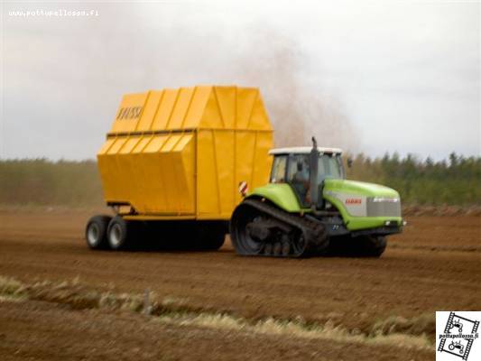 Claas ja raussi
kasvuturpeen nostoa
Avainsanat: claas raussi