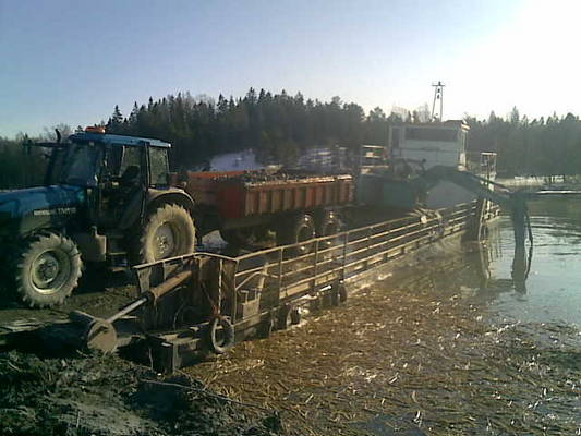 nh tm ja hyväkoneen kärryt ja kobelco sr115 ja lossi
ruoppausta
