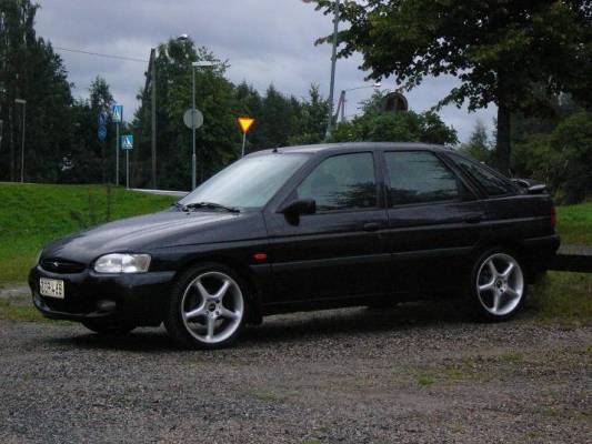 Emännän kauppakassi
Ford Escort -97 1.8 Ei oo tarkotusta laitella hirveesti ku tiiä millo se saa lähtee uutta kotia ehtimää.
Avainsanat: Ford Escort