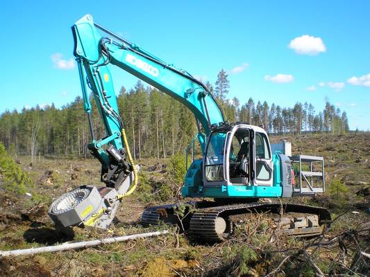 Kobelco 200SRLc
Koppelo ja Bräcken istutuslaite, tällaista hommaa kesäisin
Avainsanat: Kobelco