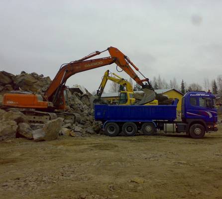 290 Daewoo & Scania 164GB & 290 Komatsu
Louheen kuormausta Kuopiossa
Avainsanat: scania