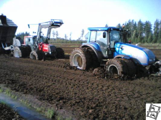 kesäisiä upotuksia
Valmet 8750 ja valtra t170 upoksissa
Avainsanat: upotuksia