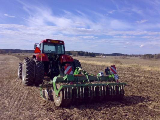 Case IH CS110 ja Amazone Catros 3001
