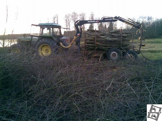 Messäkone
joo täsä ois tollanen 3050 jonnu... on hyvä messäkone
Avainsanat: john deere