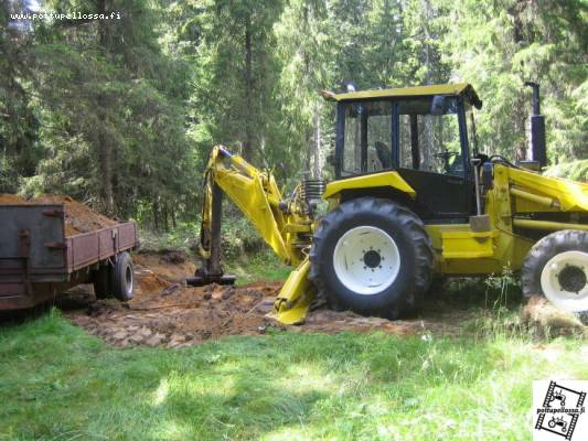 Valtra 815M-4
Kesällä 2006 hiekan ajossa..
Avainsanat: kaivuri