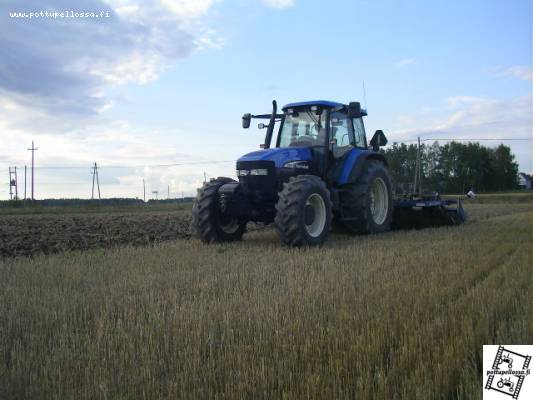 New Holland tm 155 ja Dalbo Dinco 380
Kultivointia
Avainsanat: New Holland