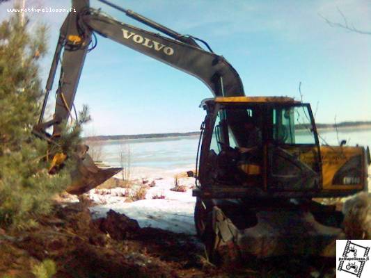 volvo
isoveljen kaverin vanhempien mäkillä
